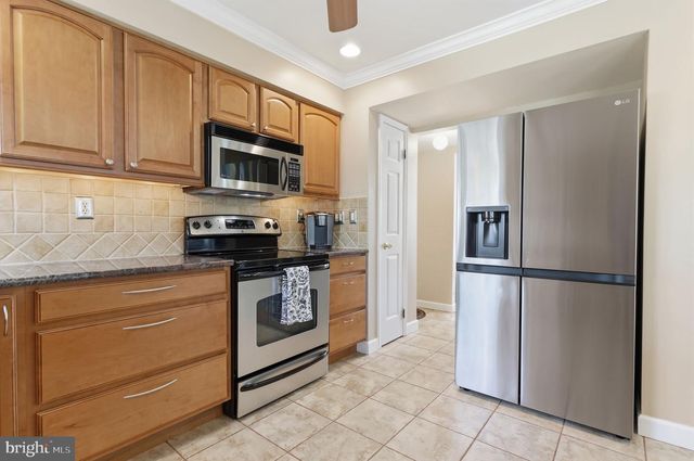 327 ABBEY LN, Lansdale, PA 19446