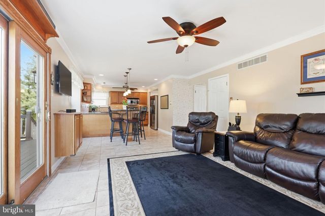 327 ABBEY LN, Lansdale, PA 19446