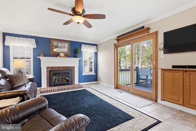 327 ABBEY LN, Lansdale, PA 19446