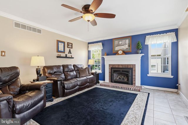 327 ABBEY LN, Lansdale, PA 19446