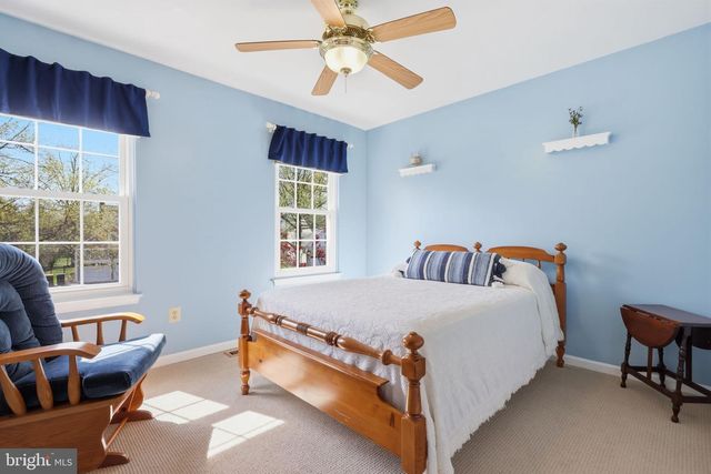 327 ABBEY LN, Lansdale, PA 19446