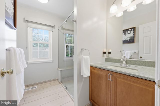 327 ABBEY LN, Lansdale, PA 19446