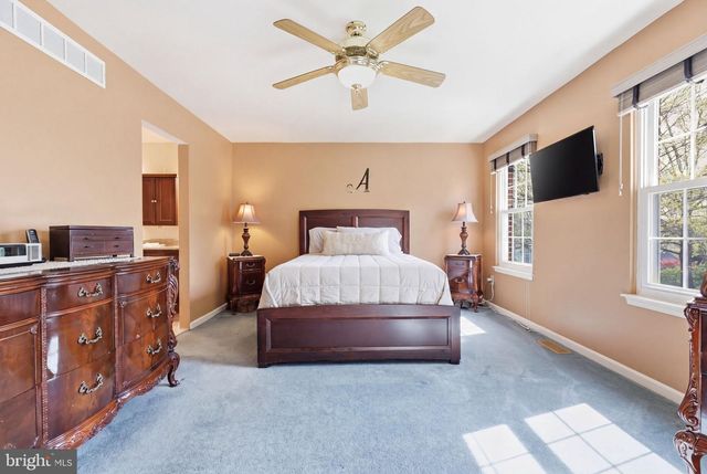 327 ABBEY LN, Lansdale, PA 19446