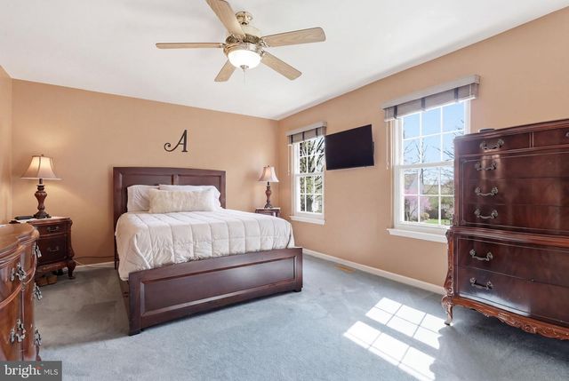 327 ABBEY LN, Lansdale, PA 19446