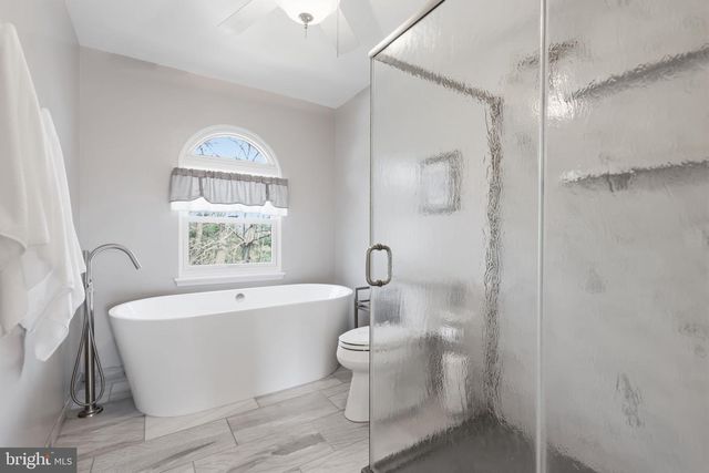 327 ABBEY LN, Lansdale, PA 19446