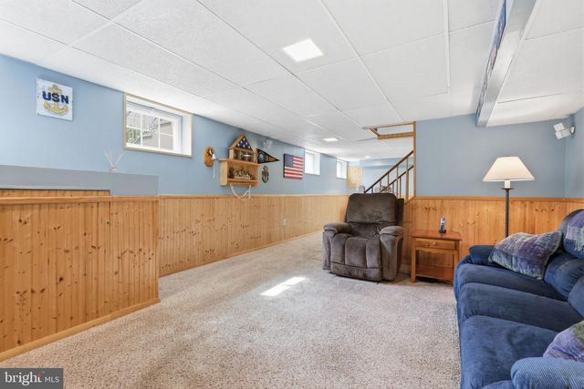 327 ABBEY LN, Lansdale, PA 19446