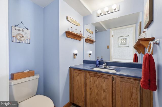 327 ABBEY LN, Lansdale, PA 19446