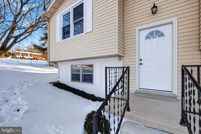 92 VEGAS DR, Hanover, PA 17331