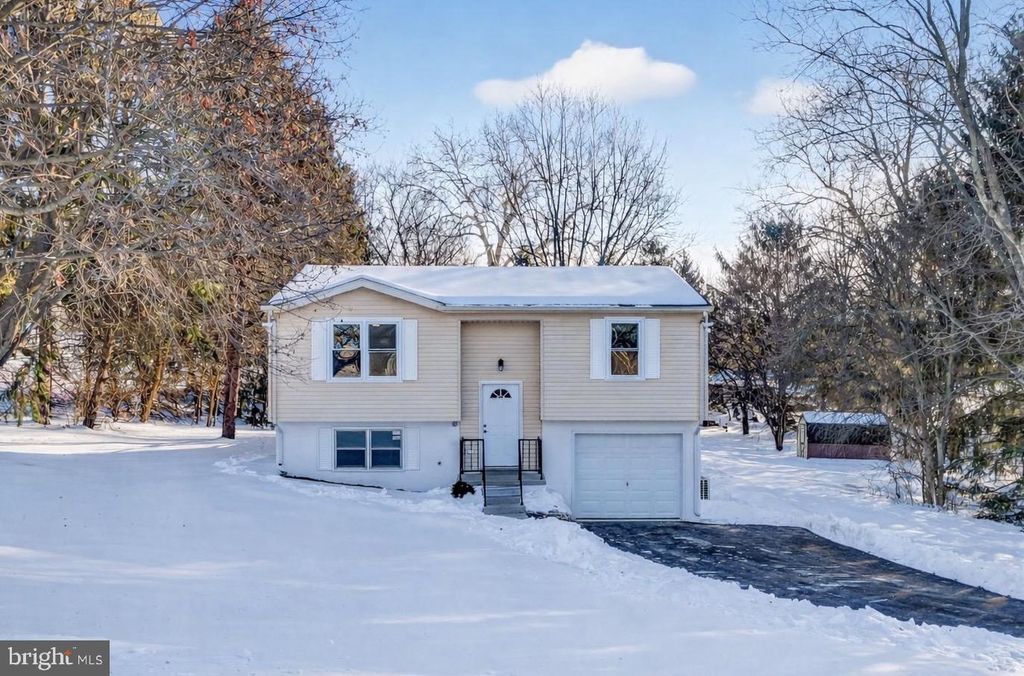 92 VEGAS DR, Hanover, PA 17331