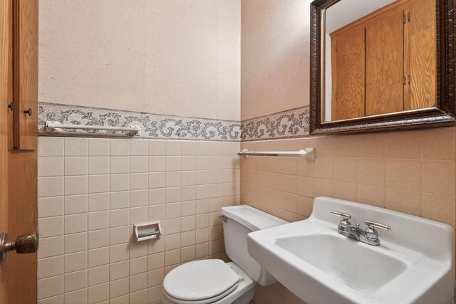 2431 Francis Street, South Saint Paul, MN 55075