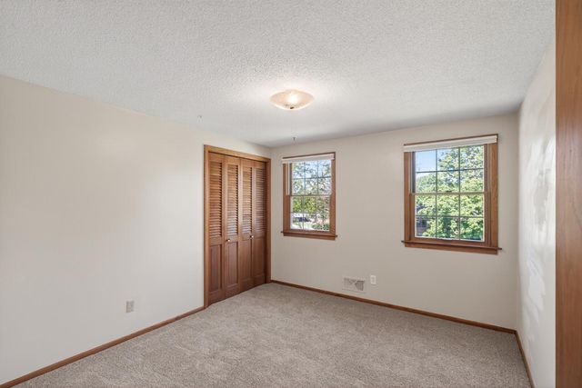 2431 Francis Street, South Saint Paul, MN 55075