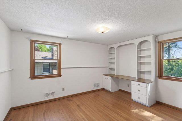 2431 Francis Street, South Saint Paul, MN 55075