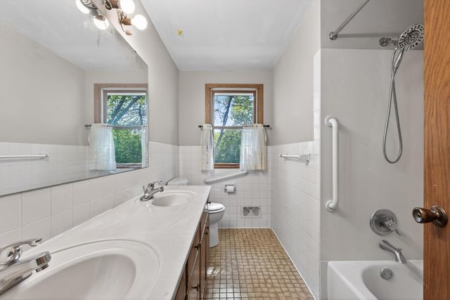 2431 Francis Street, South Saint Paul, MN 55075