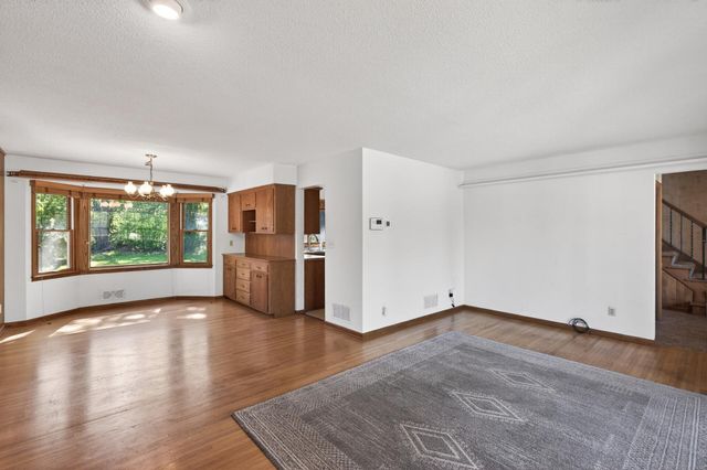 2431 Francis Street, South Saint Paul, MN 55075
