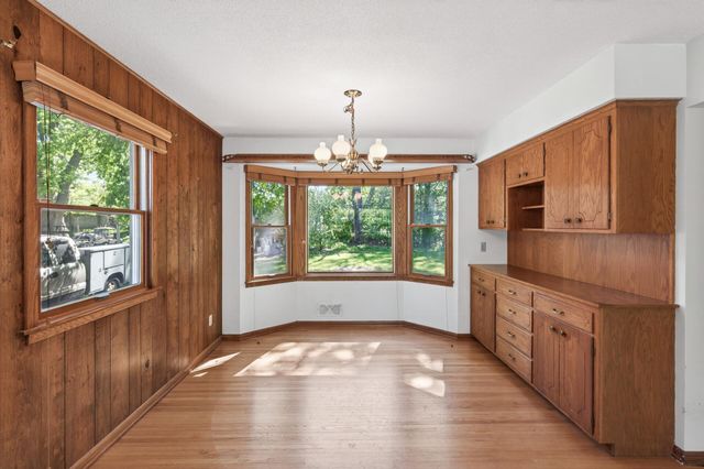 2431 Francis Street, South Saint Paul, MN 55075