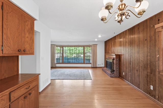 2431 Francis Street, South Saint Paul, MN 55075