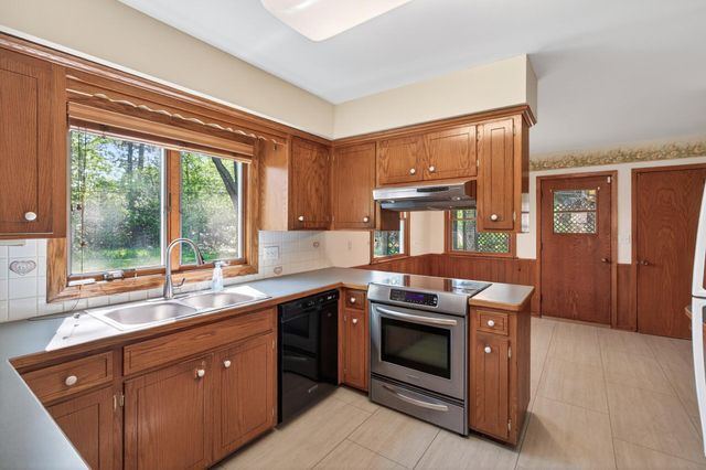 2431 Francis Street, South Saint Paul, MN 55075