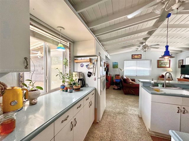 319 Woods Ave, Plantation Key, FL 33070