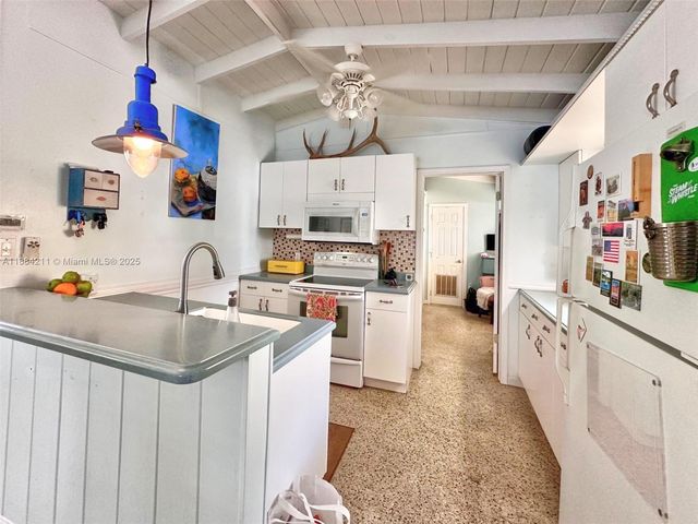 319 Woods Ave, Plantation Key, FL 33070