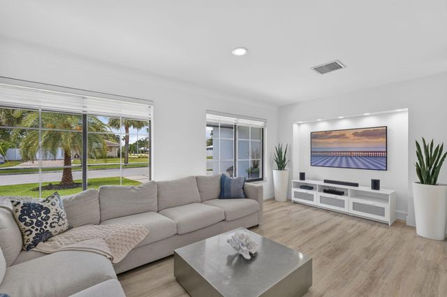 2917 NE 35th Court, Lighthouse Point, FL 33064