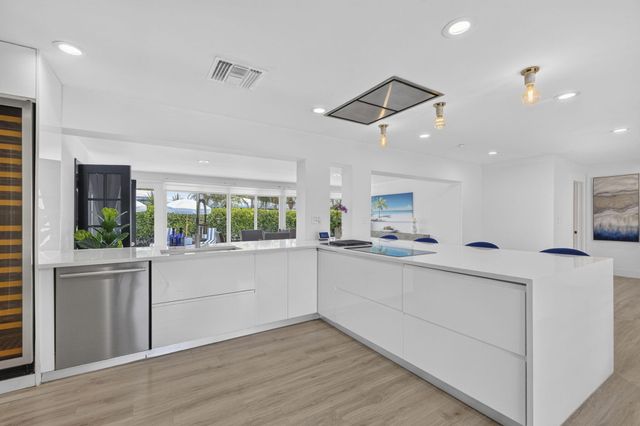 2917 NE 35th Court, Lighthouse Point, FL 33064