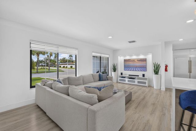 2917 NE 35th Court, Lighthouse Point, FL 33064