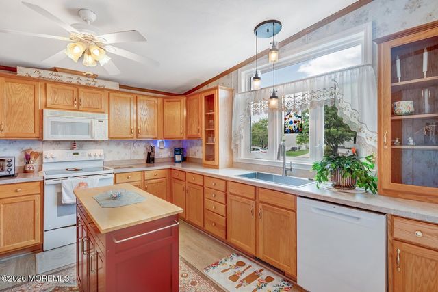 902 Oak Ridge Terrace, Whiting, NJ 08759
