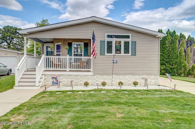 902 Oak Ridge Terrace, Whiting, NJ 08759