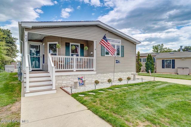 902 Oak Ridge Terrace, Whiting, NJ 08759