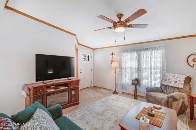 902 Oak Ridge Terrace, Whiting, NJ 08759