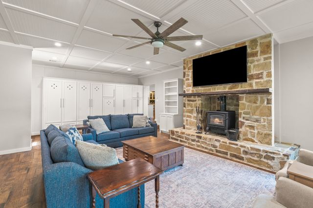 518 E College Street, Gunter, TX 75058
