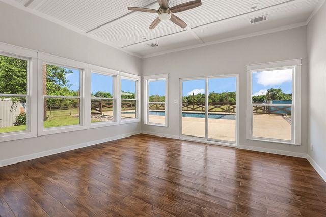 518 E College Street, Gunter, TX 75058