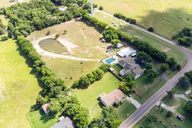 518 E College Street, Gunter, TX 75058