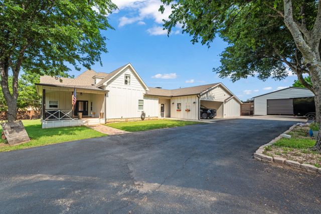 518 E College Street, Gunter, TX 75058