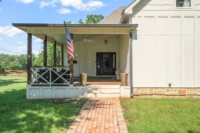 518 E College Street, Gunter, TX 75058