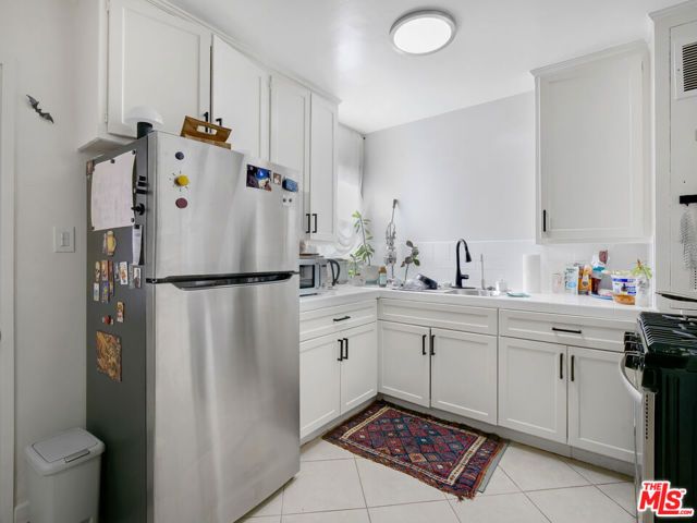 4061 Wade Street, Los Angeles, CA 90066