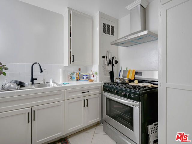 4061 Wade Street, Los Angeles, CA 90066