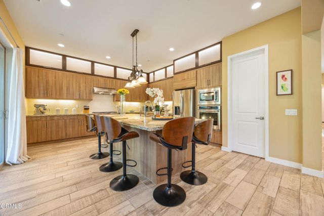 627 E Orange Blossom Way E, Azusa, CA 91702