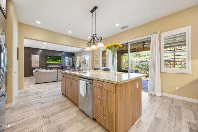 627 E Orange Blossom Way E, Azusa, CA 91702