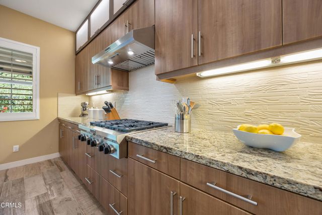 627 E Orange Blossom Way E, Azusa, CA 91702