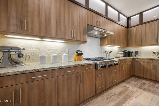 627 E Orange Blossom Way E, Azusa, CA 91702