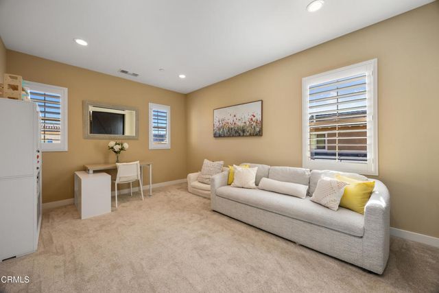 627 E Orange Blossom Way E, Azusa, CA 91702