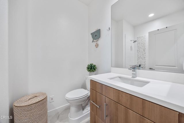 627 E Orange Blossom Way E, Azusa, CA 91702