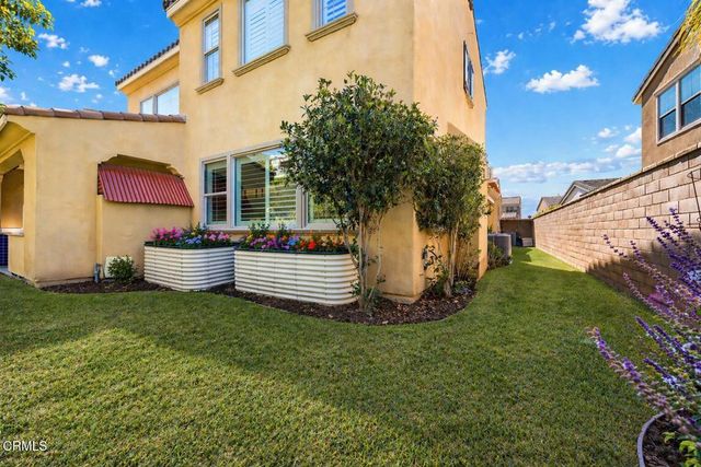 627 E Orange Blossom Way E, Azusa, CA 91702