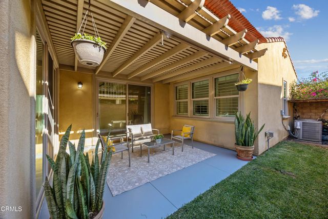 627 E Orange Blossom Way E, Azusa, CA 91702