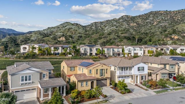 627 E Orange Blossom Way E, Azusa, CA 91702