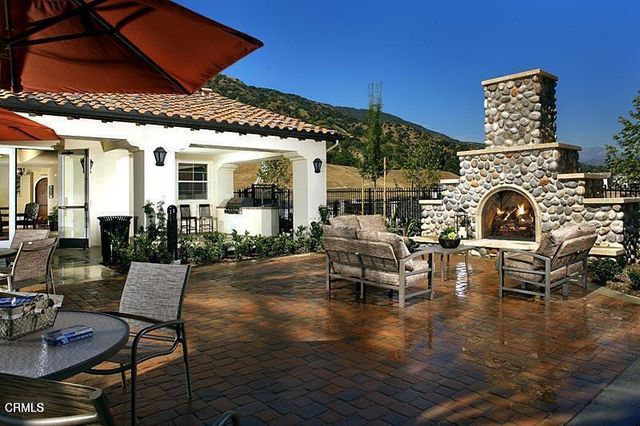 627 E Orange Blossom Way E, Azusa, CA 91702