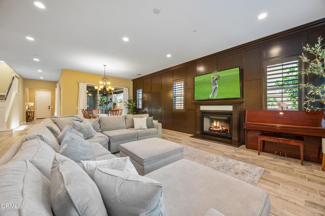 627 E Orange Blossom Way E, Azusa, CA 91702
