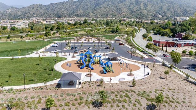 627 E Orange Blossom Way E, Azusa, CA 91702