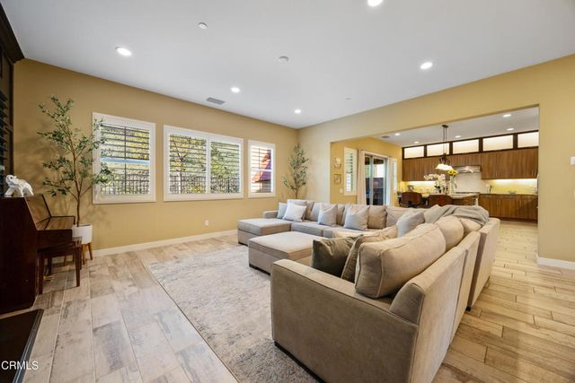 627 E Orange Blossom Way E, Azusa, CA 91702